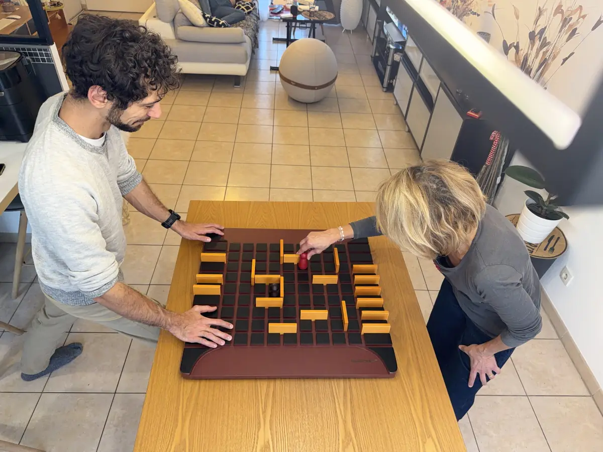 Jeux en bois géants installés en extérieur