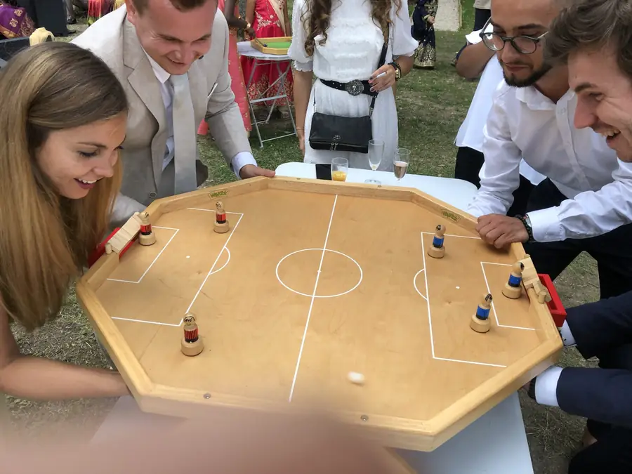 Joueurs autour d’un Weykick